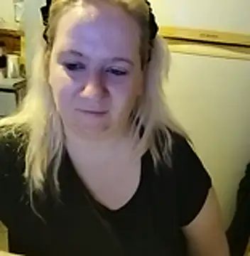 D Marinna online show from November 8, 2025, 8:07 pm