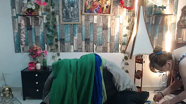 KarimaSarabe online show from November 21, 2025, 8:40 pm