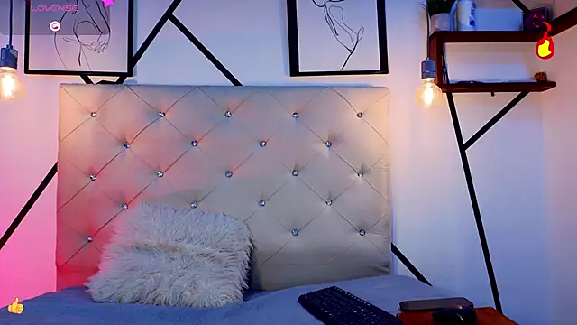 Snapshot of violetasimonz chatting on February 13, 2026, 9:55 pm violetasimonz online show from February 13, 2026, 9:55 pm