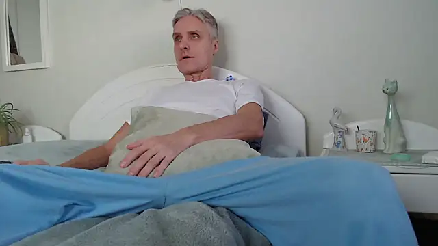 Snapshot of StrongBill chatting on January 18, 2025, 2:23 pm StrongBill online show from January 18, 2025, 2:23 pm
