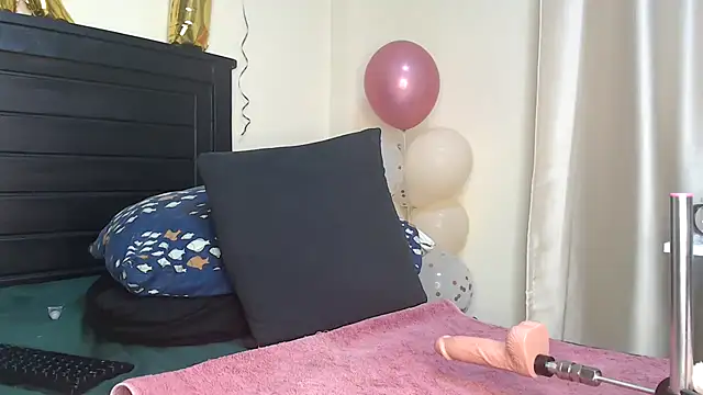 Snapshot of NIKKIE_LOVE chatting on January 24, 2025, 3:43 am NIKKIE LOVE online show from January 24, 2025, 3:43 am