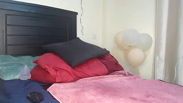 Snapshot of NIKKIE_LOVE chatting on February 13, 2025, 4:00 am NIKKIE LOVE online show from February 13, 2025, 4:00 am