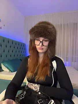  Chlo  e online show from October 26, 2025, 9:42 pm