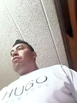 Snapshot of Diego_leon27 chatting on January 21, 2025, 2:33 am Diego leon27 online show from January 21, 2025, 2:33 am