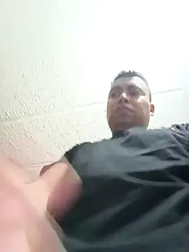 Snapshot of Diego_leon27 chatting on February 13, 2025, 11:28 am Diego leon27 online show from February 13, 2025, 11:28 am