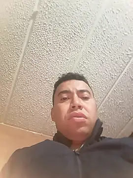 Snapshot of Diego_leon27 chatting on February 14, 2025, 2:28 am Diego leon27 online show from February 14, 2025, 2:28 am