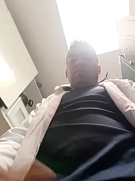 Snapshot of Diego_leon27 chatting on November 27, 2025, 6:43 pm Diego leon27 online show from November 27, 2025, 6:43 pm