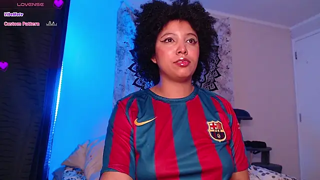 Snapshot of michell_bling1 chatting on February 19, 2025, 10:01 am michell bling1 online show from February 19, 2025, 10:01 am