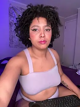 Snapshot of michell_bling1 chatting on March 16, 2025, 7:15 am michell bling1 online show from March 16, 2025, 7:15 am