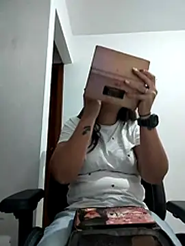 Mia Hampton online show from January 11, 2026, 8:25 pm