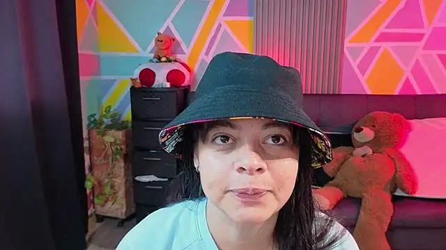 Cuttiealice online show from September 24, 2025, 11:57 am