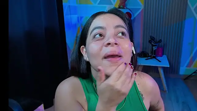 Cuttiealice online show from October 4, 2025, 11:41 am