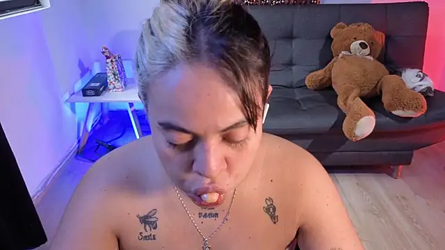 Cuttiealice online show from January 14, 2026, 8:03 pm