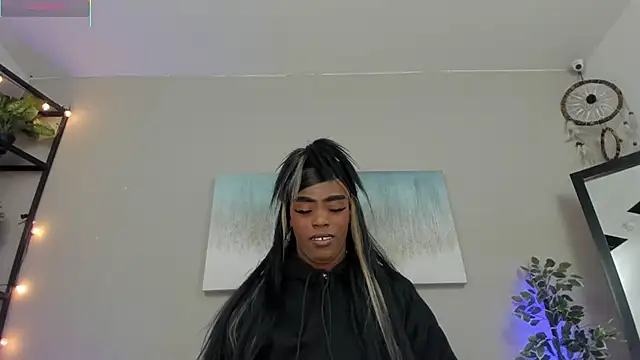 Briana Wells  online show from February 3, 2026, 12:32 pm