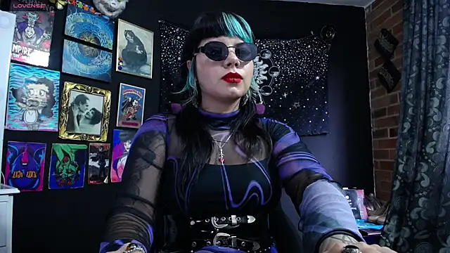 Yourmadame P online show from March 18, 2025, 7:42 pm