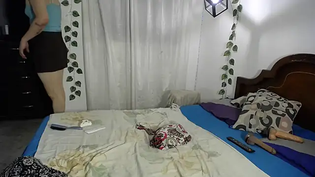 Snapshot of ivonne__hott1 chatting on April 4, 2026, 11:35 pm ivonne hott1 online show from April 4, 2026, 11:35 pm