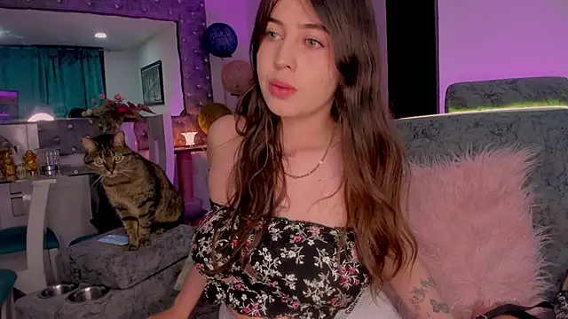 zoe kittylove online show from November 3, 2025, 3:08 am