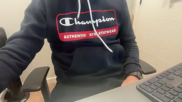 rickyi2023 online show from March 30, 2026, 9:43 am