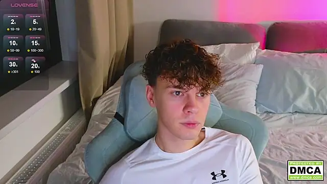 cute thomas online show from November 18, 2025, 6:01 pm