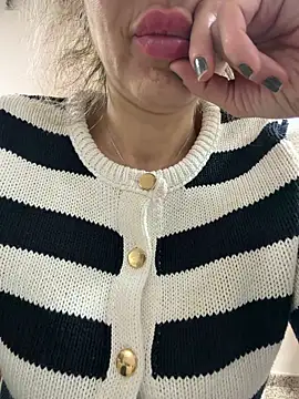 Snapshot of AmazingBitch chatting on February 18, 2026, 2:07 am AmazingBitch online show from February 18, 2026, 2:07 am