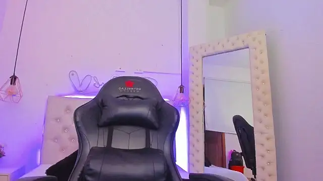 xiomara  cortes online show from March 20, 2025, 10:18 pm