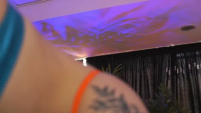 HotSkinnyX online show from March 6, 2025, 12:19 pm