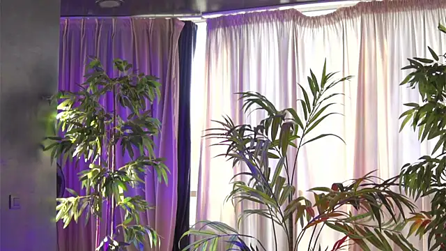 HotSkinnyX online show from September 21, 2025, 6:15 am