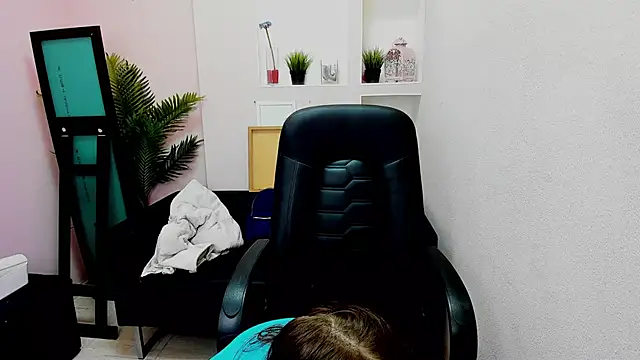 Persephoni online show from February 9, 2025, 5:40 am