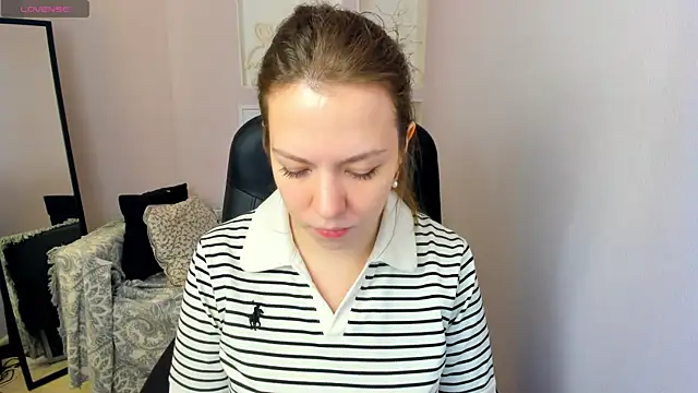 Snapshot of Persephoni chatting on July 19, 2026, 5:44 am Persephoni online show from July 19, 2026, 5:44 am
