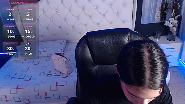 LiaVillalobos online show from October 1, 2025, 1:06 pm