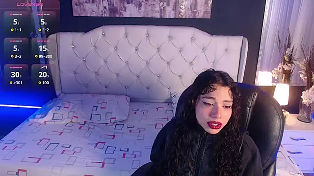 LiaVillalobos online show from November 10, 2025, 12:48 pm