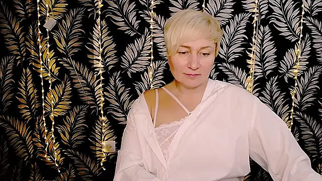 Olivia playful online show from February 6, 2025, 3:20 pm