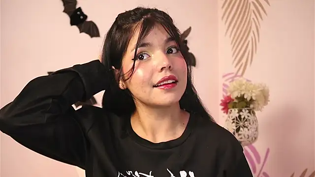 dianebleu online show from November 4, 2025, 4:33 am