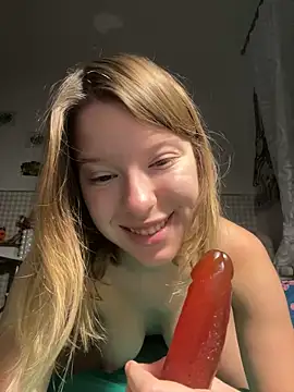 kimczii online show from November 12, 2025, 7:31 am