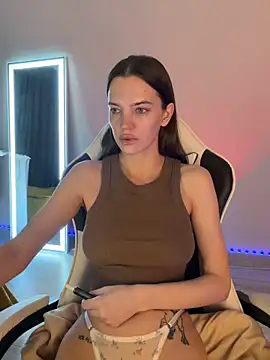 julia fly online show from March 13, 2026, 9:27 am