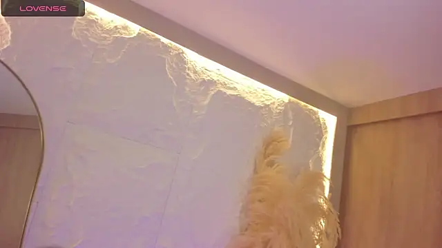 dominique25  online show from November 26, 2025, 4:13 am