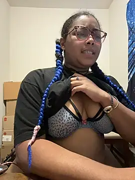 lunaxbat online show from December 22, 2025, 5:59 am