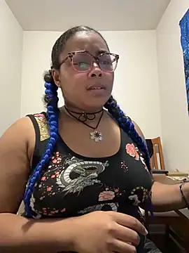 lunaxbat online show from December 23, 2025, 6:33 am