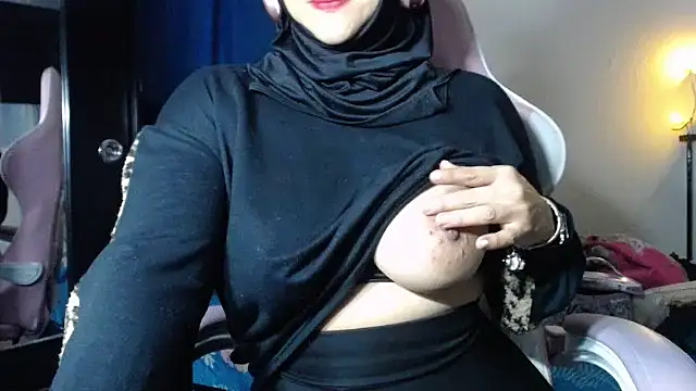 Snapshot of Jameela chatting on February 14, 2025, 1:56 am Jameela online show from February 14, 2025, 1:56 am