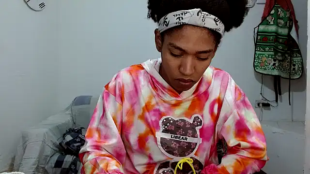 Snapshot of angelamarie1 chatting on November 4, 2025, 6:01 am angelamarie1 online show from November 4, 2025, 6:01 am