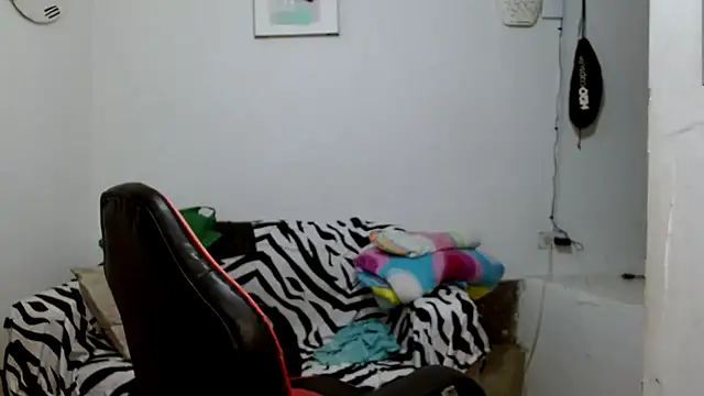 Snapshot of angelamarie1 chatting on April 7, 2026, 10:48 am angelamarie1 online show from April 7, 2026, 10:48 am