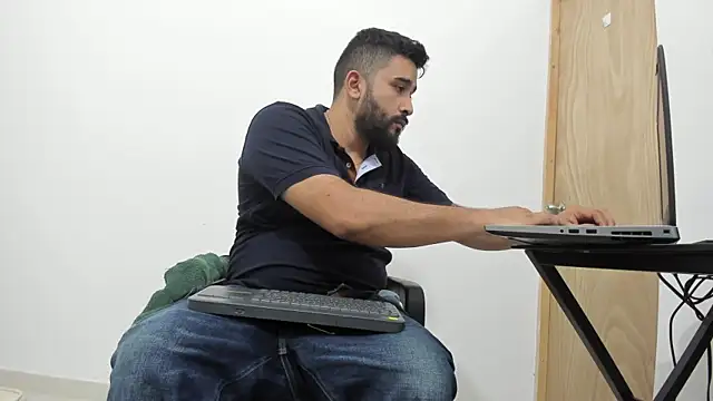 isearchcompany online show from November 4, 2025, 1:59 am