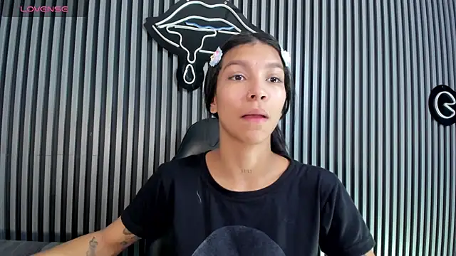 LauraAristizabal online show from February 26, 2025, 12:47 pm