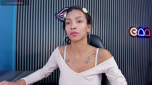 LauraAristizabal online show from March 21, 2025, 12:17 pm