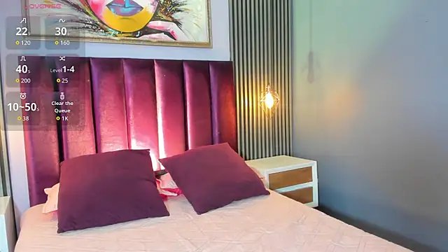 LauraAristizabal online show from October 25, 2025, 12:45 pm