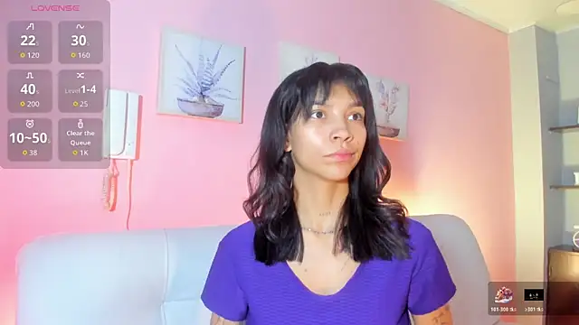 LauraAristizabal online show from November 12, 2025, 12:49 pm