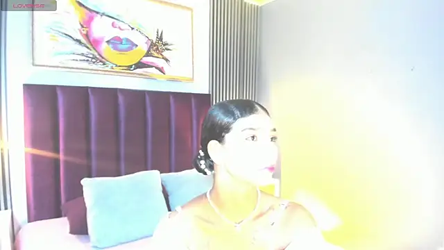LauraAristizabal online show from April 28, 2026, 12:43 pm