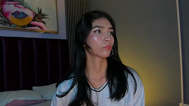 LauraAristizabal online show from May 30, 2026, 12:02 pm