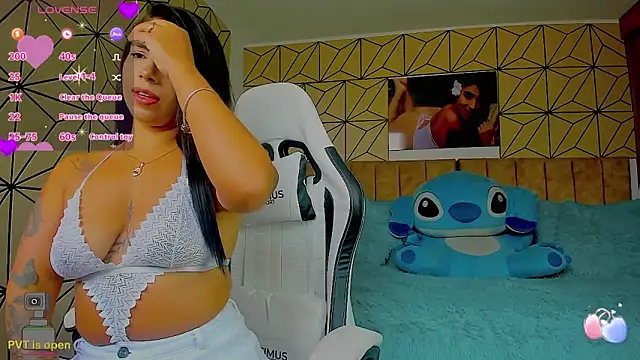 vane lopez  online show from March 11, 2026, 7:53 pm