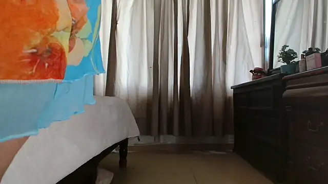 Snapshot of MINI_Petite chatting on March 8, 2026, 9:18 pm MINI Petite online show from March 8, 2026, 9:18 pm